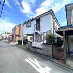 幅4mの公道に接していますので、車の出し入れもスムーズに行えます。(周辺) 幅4mの公道に接していますので、車の出し入れもスムーズに行えます。(周辺)