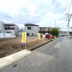 平坦地です。 周囲に高い建物がなく、開放感があります。(外観)