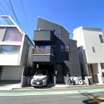 ビルドインガレージで車も１台駐車可能です♪